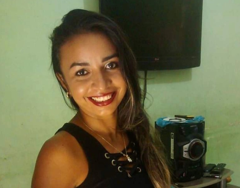 Mulher Assassinada Tiros Dentro De Casa Em Cajueiro Da Praia