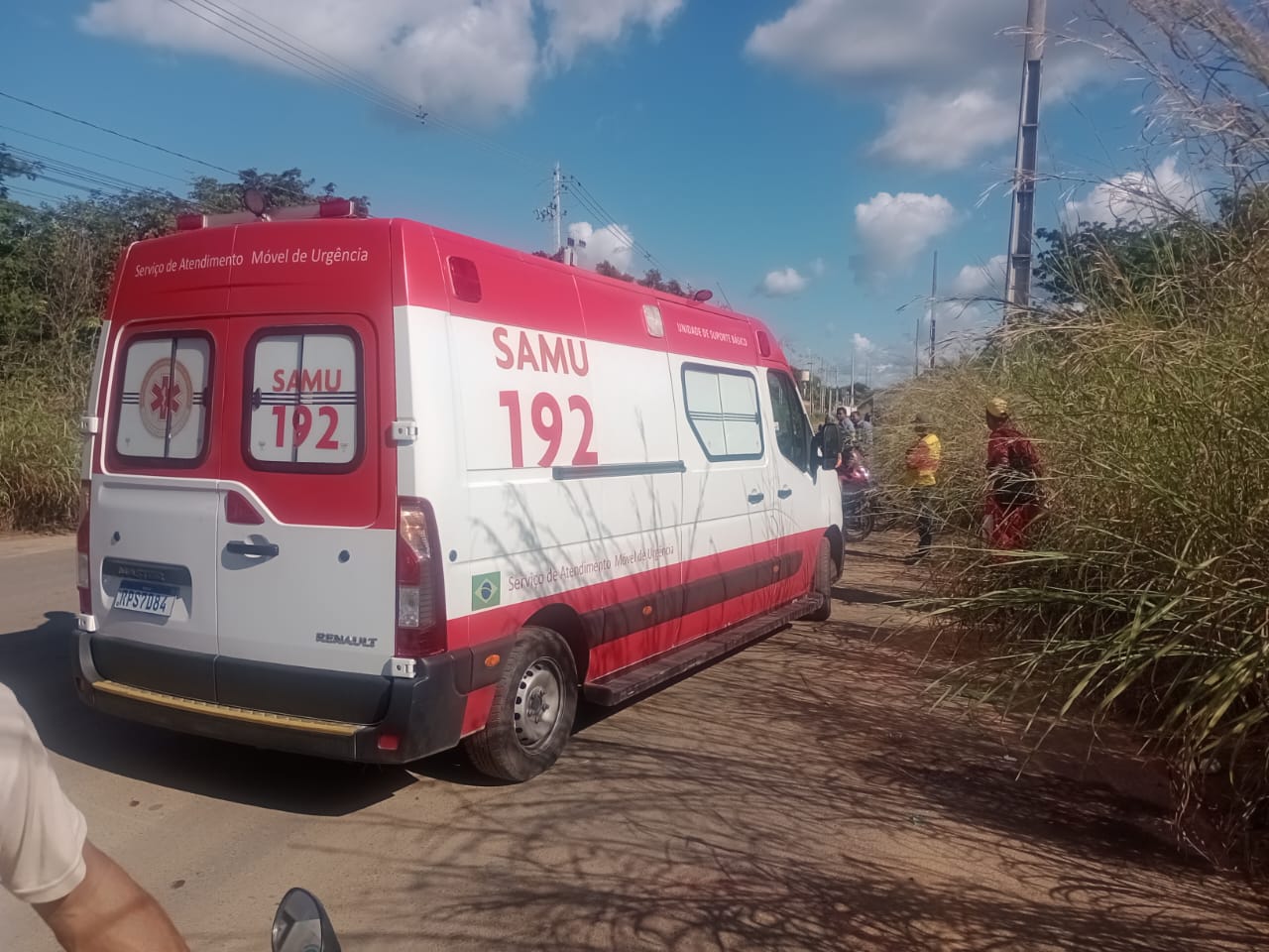 Duas pessoas morrem e outra fica ferida após carro capotar na BR 135 no