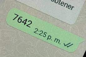 Por que os jovens escrevem “7642” no WhatsApp e o que isso significa
