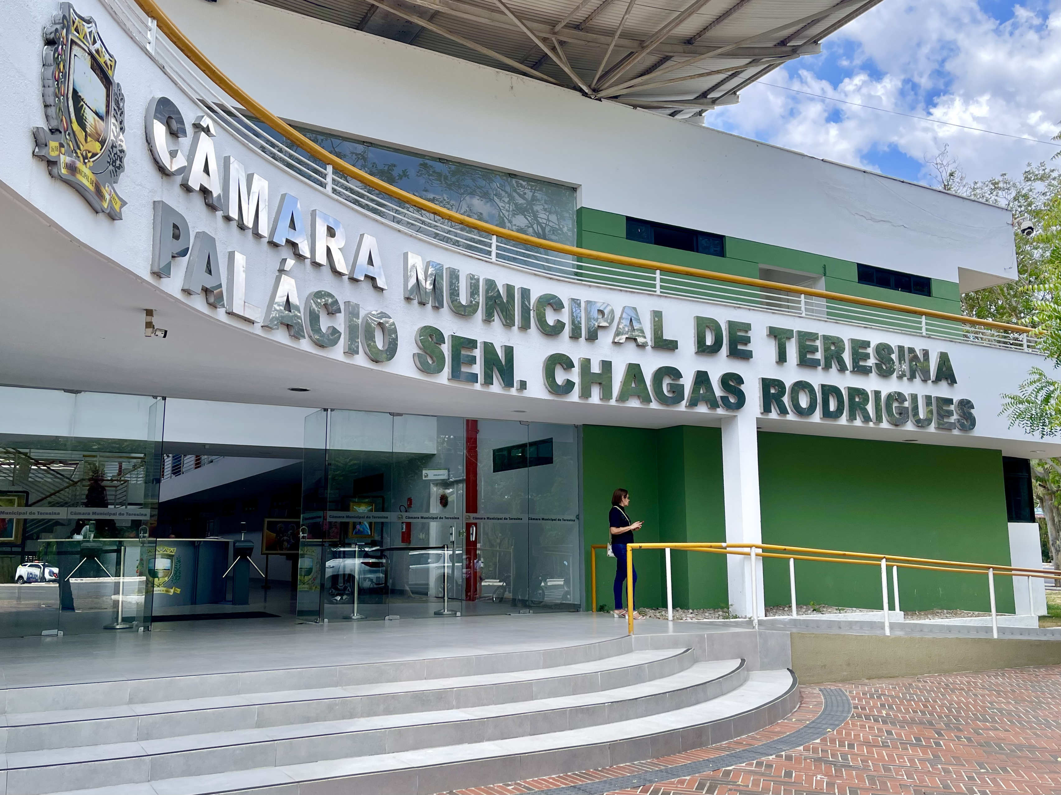 Audiência debate regulamentação de embarque de motoristas por aplicativo e taxistas no Aeroporto de Teresina