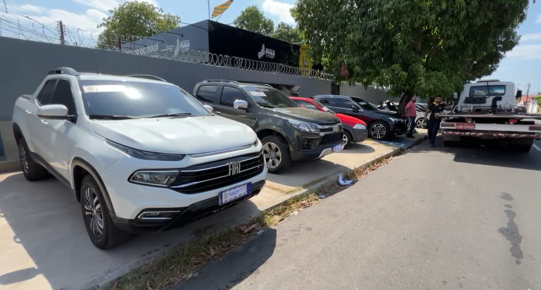 Veículos apreendidos - Foto: Ezequiel de Sá/TV Lupa1