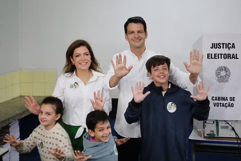 ​Eduardo Pimentel é eleito prefeito de Curitiba com 57,64% dos votos