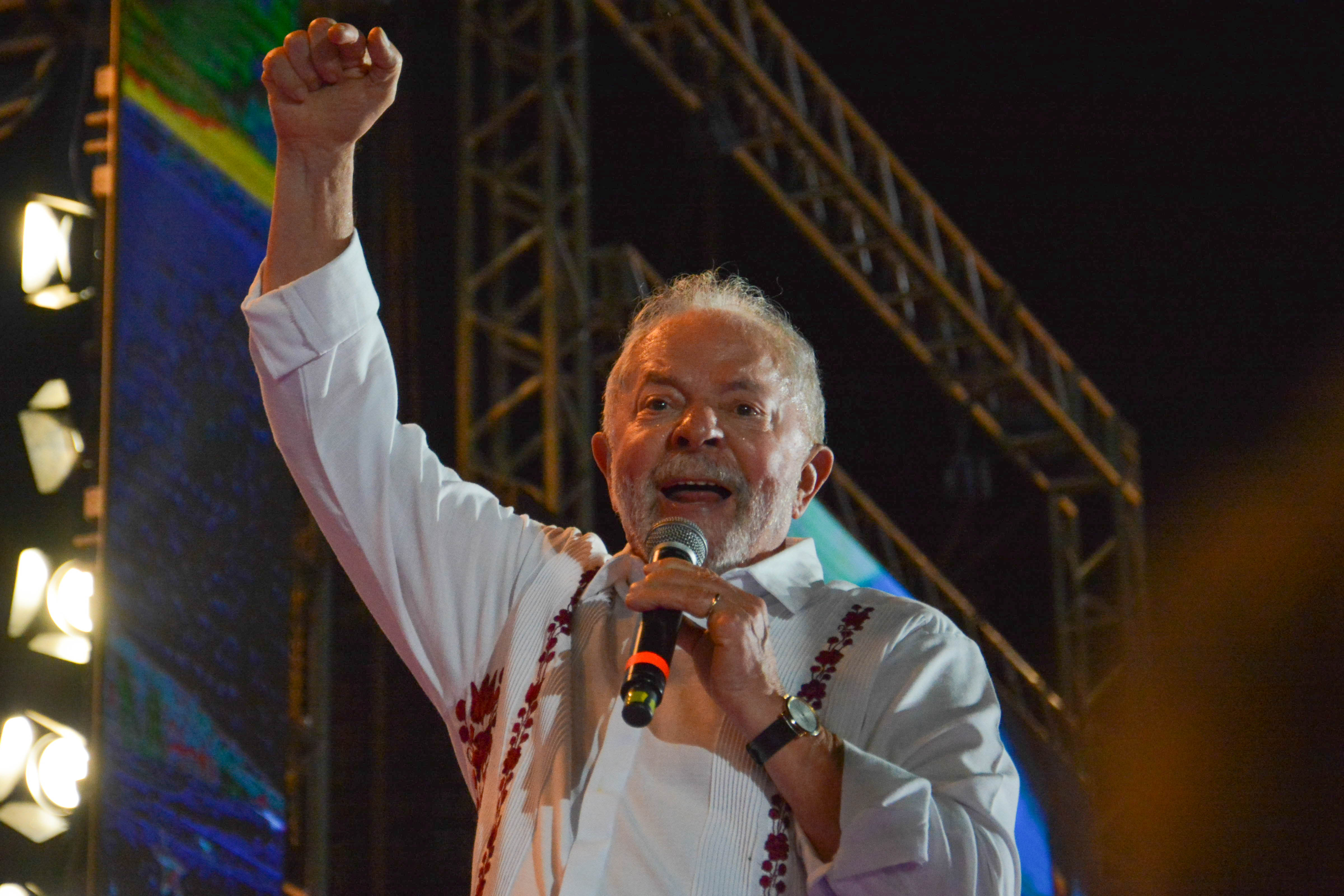 "Vou governar para todos e não só aqueles que votaram em mim", diz Lula