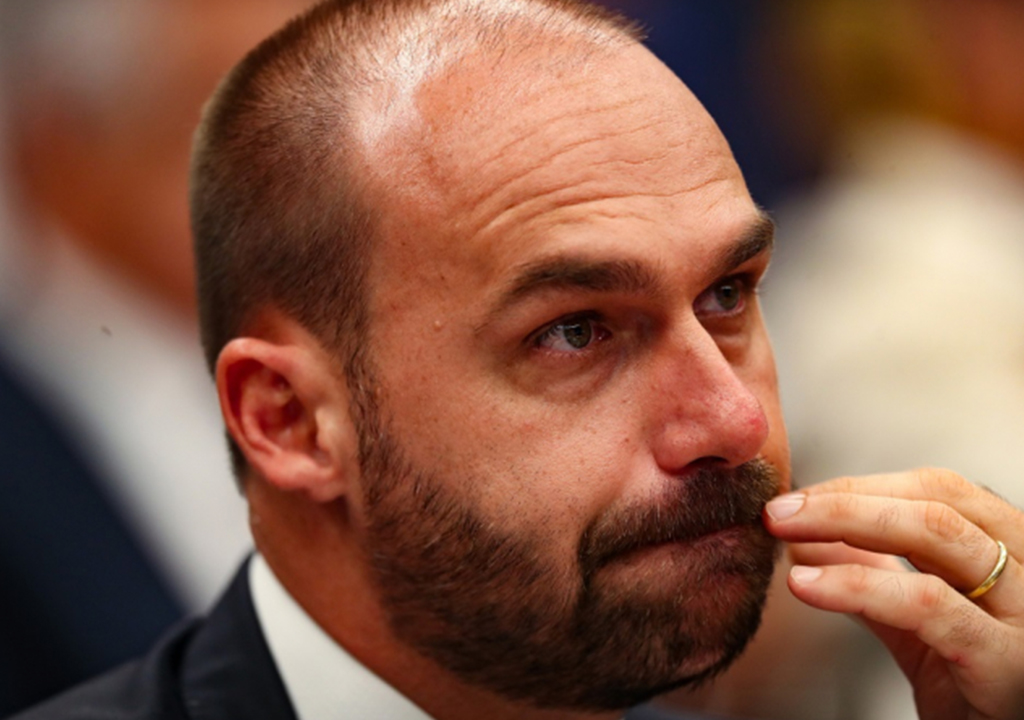 Líderes do PT pedem prisão de Eduardo Bolsonaro ao STF