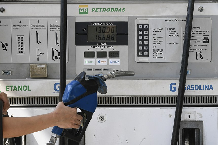 Governo zera tributos federais da gasolina e amplia subsídios a combustíveis