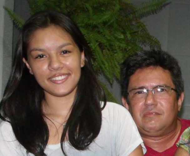 Tainah Luz Brasil e seu pai, o jornalista Marcelo Rocha.