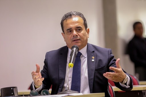 Em discurso inflamado, Henrique Pires cobra ação de Sílvio Mendes: "Teresina vive um acúmulo de lixo”