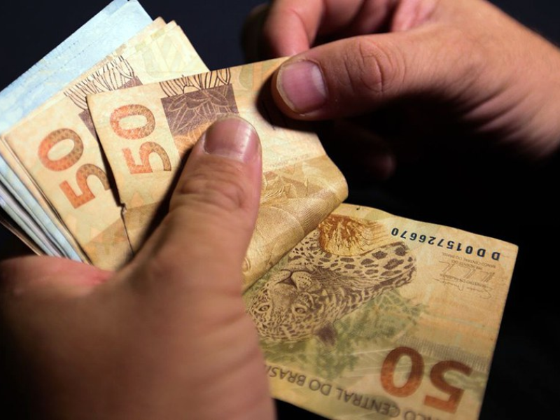 Salário mínimo deve aumentar. Foto: Marcello Casal/Agência Brasil