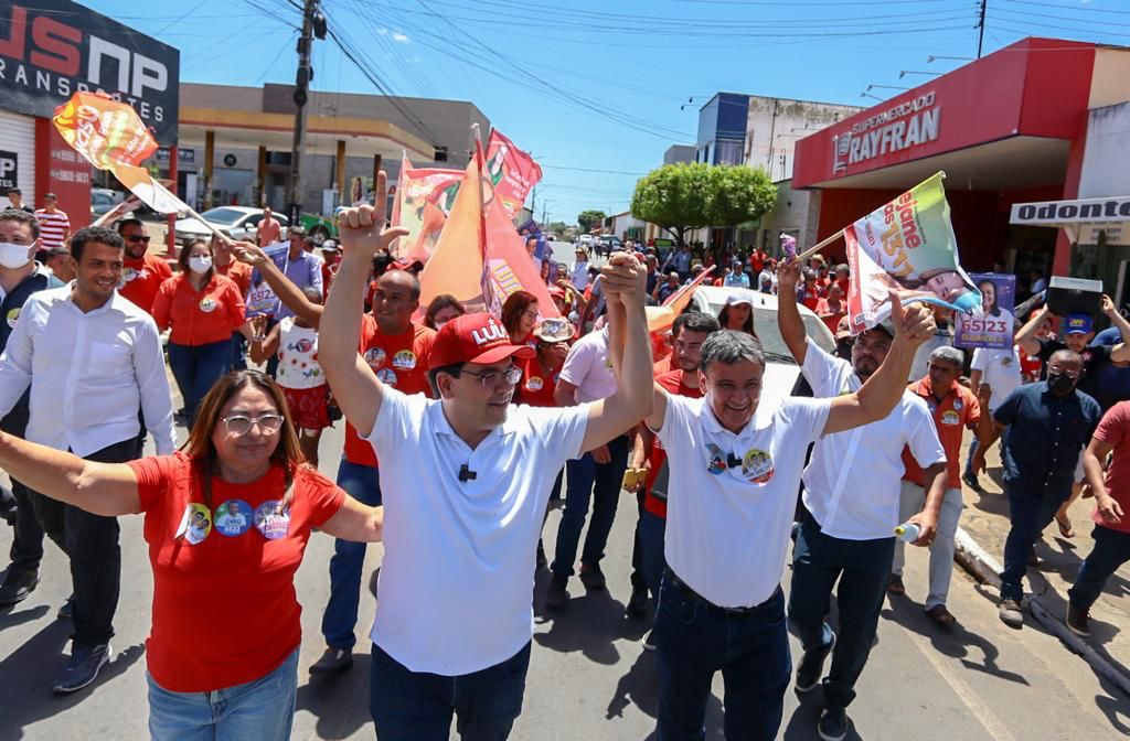 Rafael e Wellington realizam caminhadas em Barro Duro, Olho D’água e São Pedro