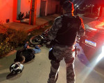 Dupla é capturada após cair de moto durante fuga - Foto: Reprodução