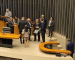 Mão Santa recebe a Medalha Mérito Legislativo de 2024, na Câmara dos Deputados - Foto: Lupa1