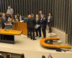 Mão Santa recebe a Medalha Mérito Legislativo de 2024, na Câmara dos Deputados - Foto: Lupa1