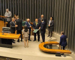 Mão Santa recebe a Medalha Mérito Legislativo de 2024, na Câmara dos Deputados - Foto: Lupa1