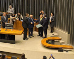 Mão Santa recebe a Medalha Mérito Legislativo de 2024, na Câmara dos Deputados - Foto: Lupa1