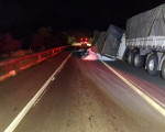 Carreta tomba em Serra na região da Santa Marta, na BR-135 no Piauí - Foto: Divulgação/PMPI