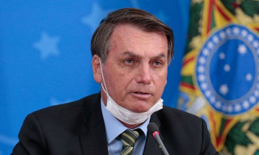 Governo deve rebaixar pandemia para endemia ainda este mês, diz Bolsonaro