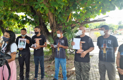 Familiares de pastor e fiel desaparecidos realizam manifestação em frente ao DHPP