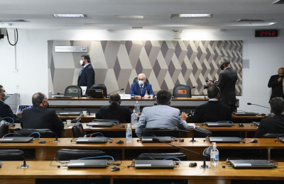 Senadores recorrem para tirar Renan da relatoria da CPI da Pandemia