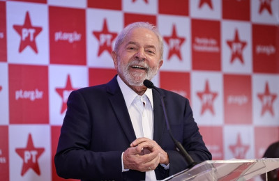Deputado vai à Justiça contra Lula por campanha antecipada