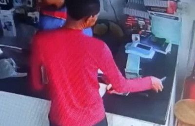 Ladrão é flagrado furtando celular em um comércio em Esperantina-PI