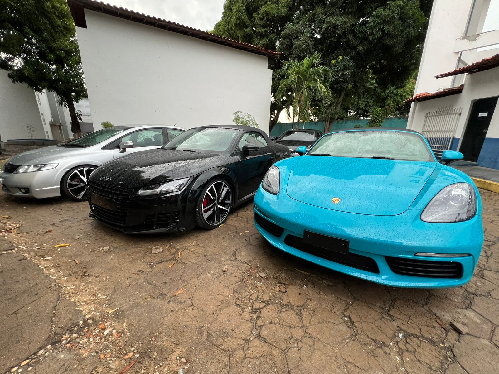 Carros apreendidos na 