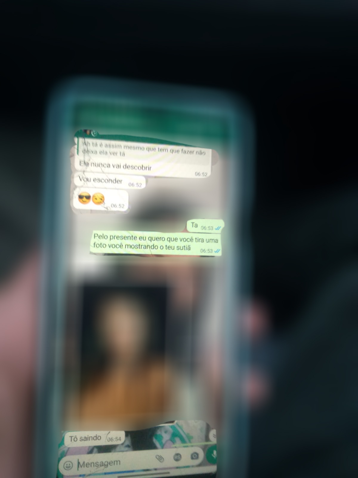 Imagens de conversas de suspeito de pedofilia com suas vítimas, crianças entre 8 a 12 anos