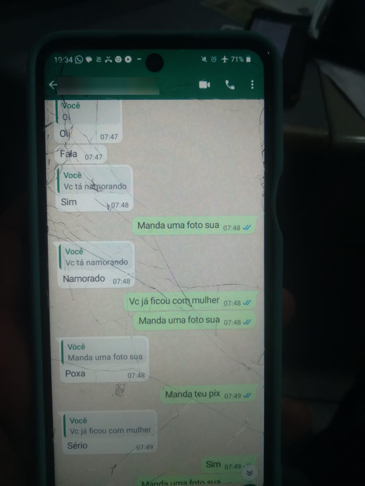 Imagens de conversas de suspeito de pedofilia com suas vítimas, crianças entre 8 a 12 anos