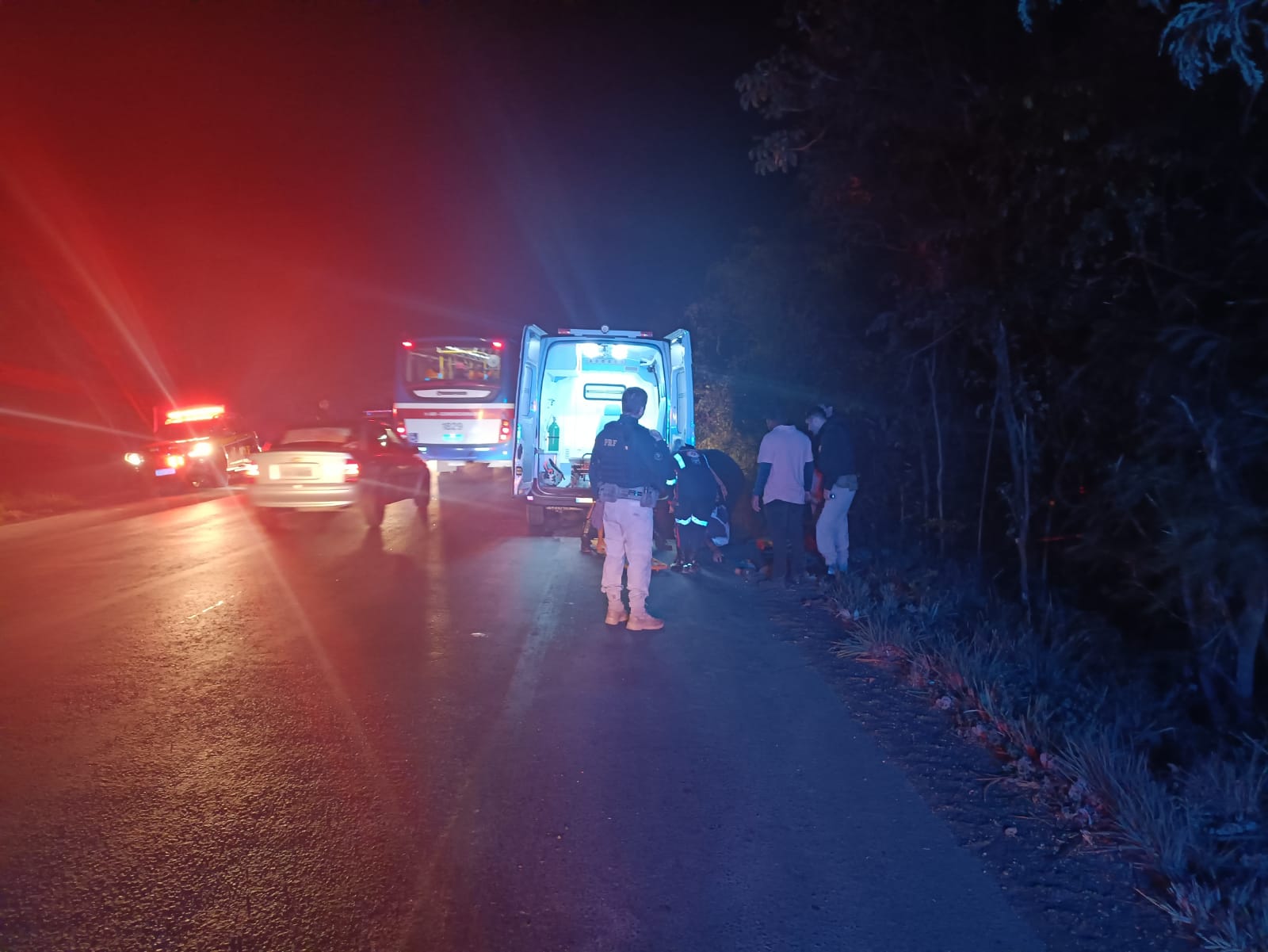 Motociclista colide em banco de areia - Foto: Divulgação/PRF