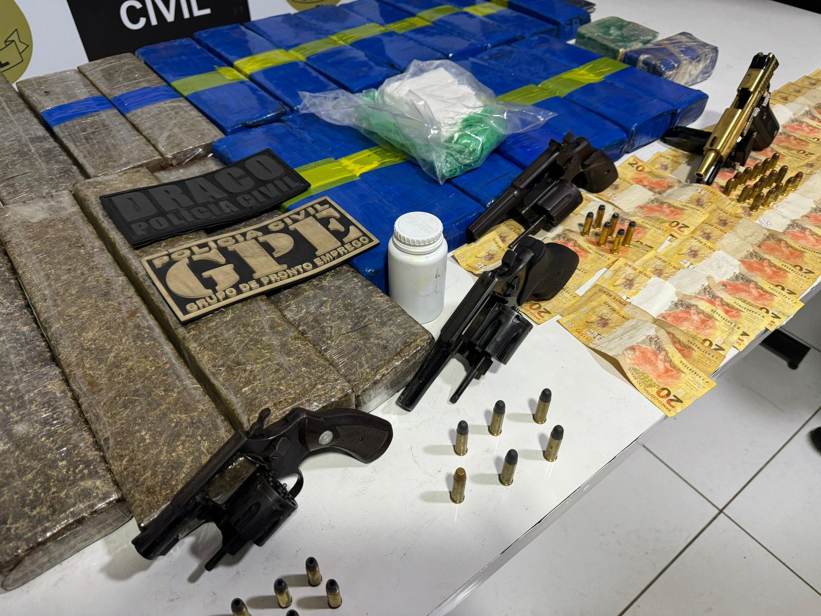 Material ilícito apreendido na Draco 162 - Foto: Divulgação/Draco