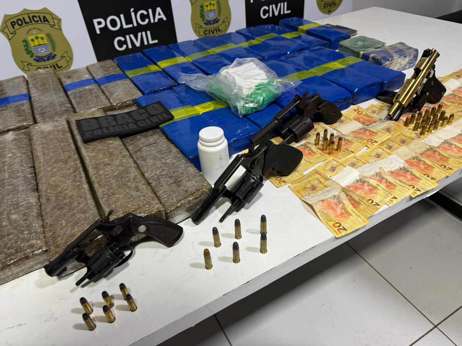 Material ilícito apreendido na Draco 162 - Foto: Divulgação/Draco