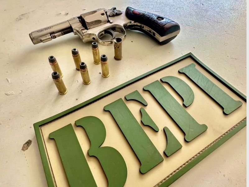 Apreendidos e itens encontrados com criminosos - Foto: Divulgação/BEPI