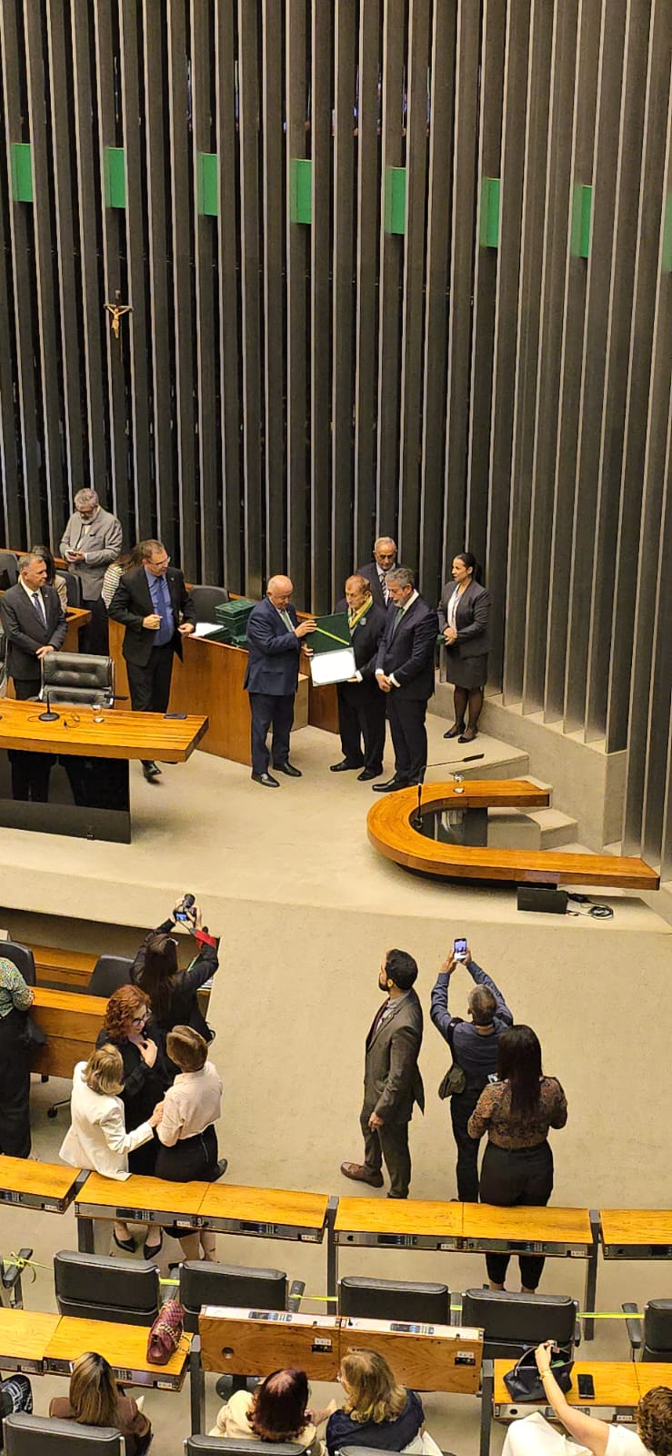 Mão Santa recebe a Medalha Mérito Legislativo de 2024, na Câmara dos Deputados - Foto: Lupa1