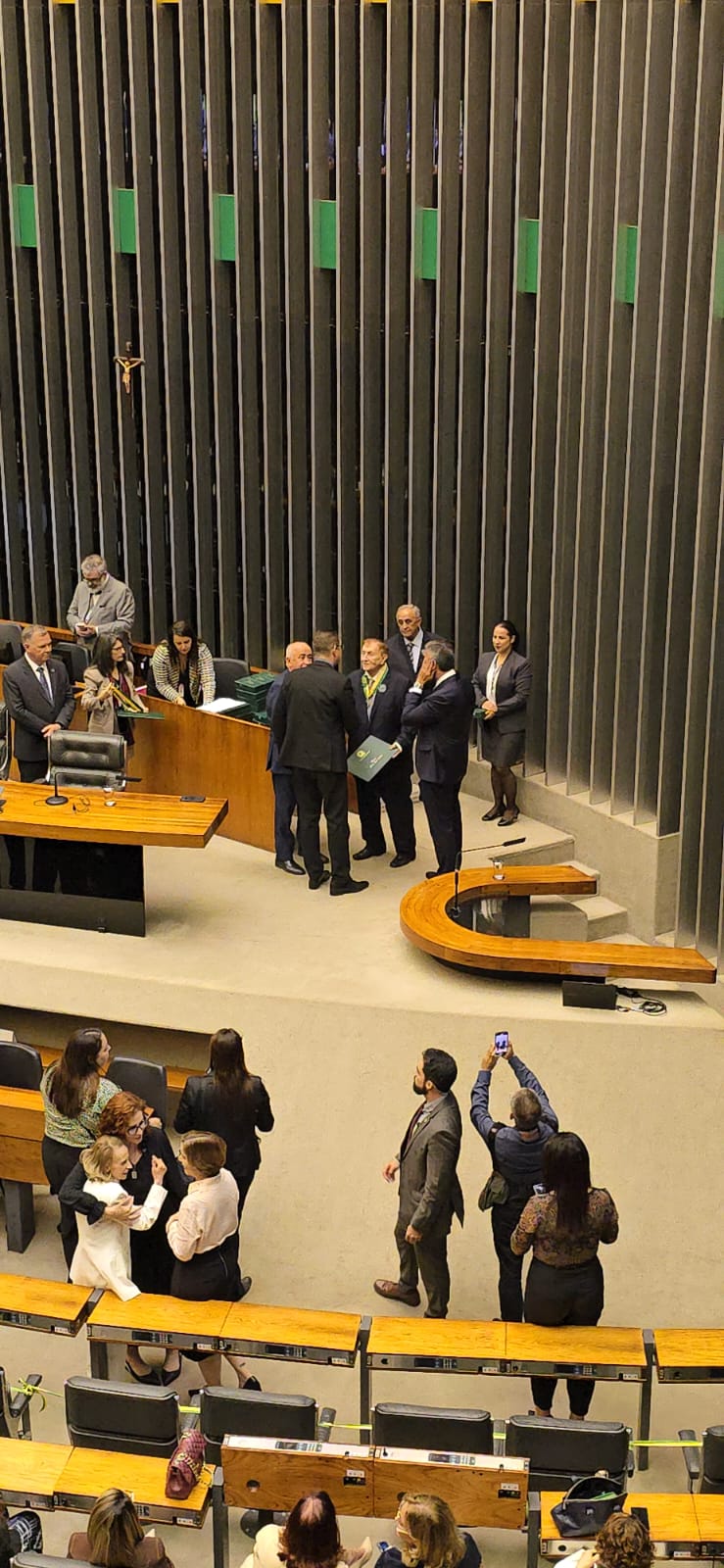 Mão Santa recebe a Medalha Mérito Legislativo de 2024, na Câmara dos Deputados - Foto: Lupa1