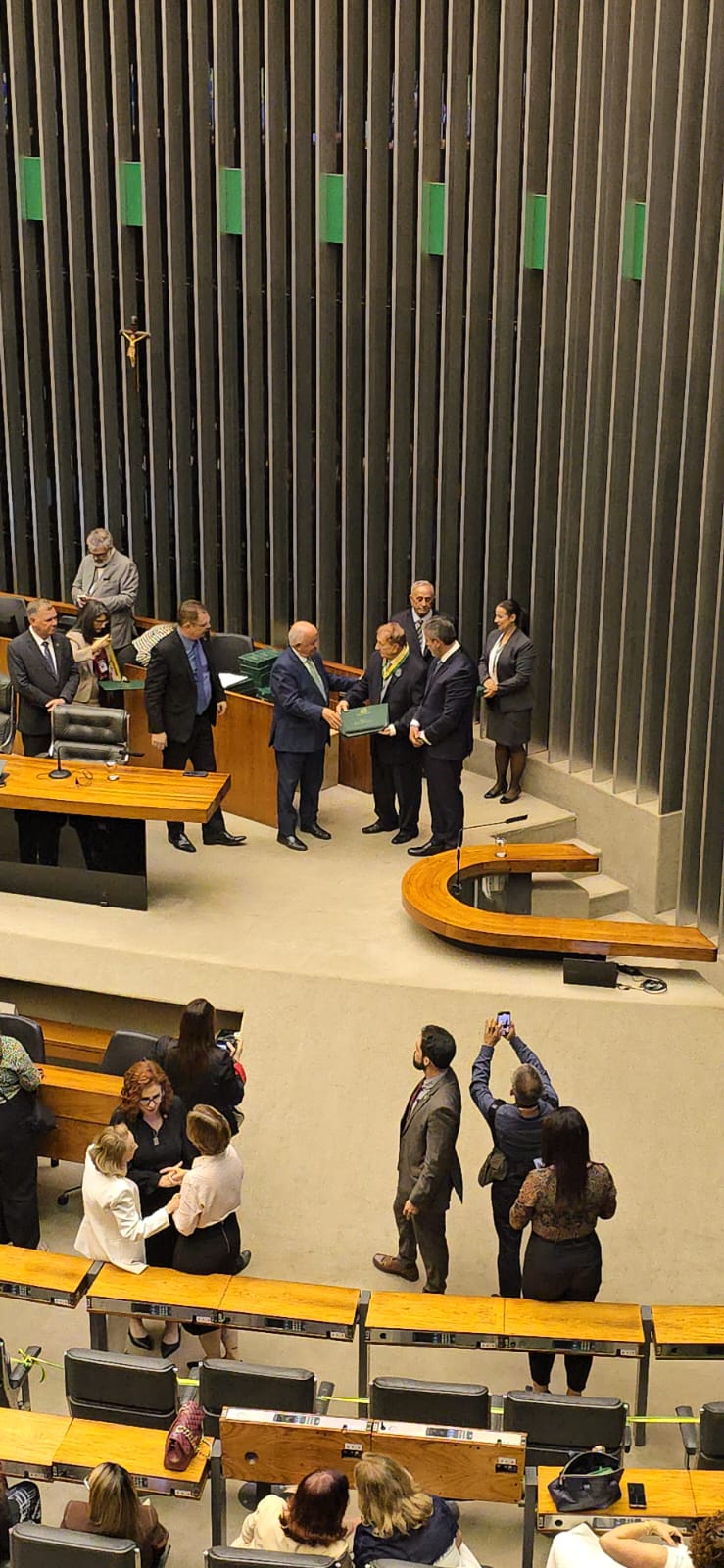 Mão Santa recebe a Medalha Mérito Legislativo de 2024, na Câmara dos Deputados - Foto: Lupa1
