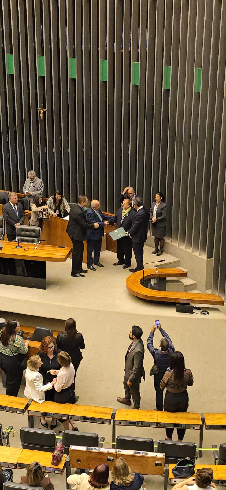 Mão Santa recebe a Medalha Mérito Legislativo de 2024, na Câmara dos Deputados - Foto: Lupa1