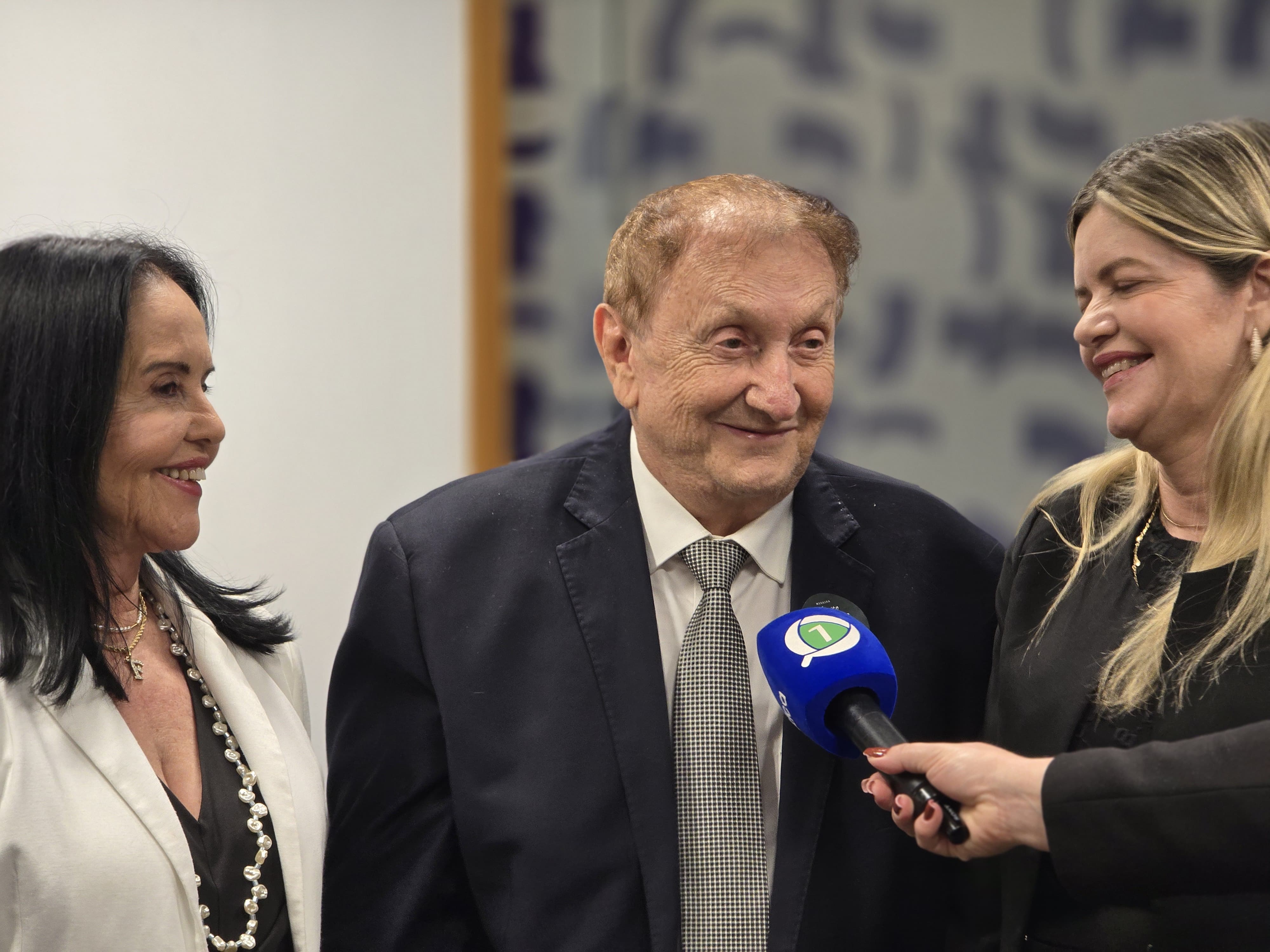 Mão Santa recebe a Medalha Mérito Legislativo de 2024, na Câmara dos Deputados - Foto: Lupa1