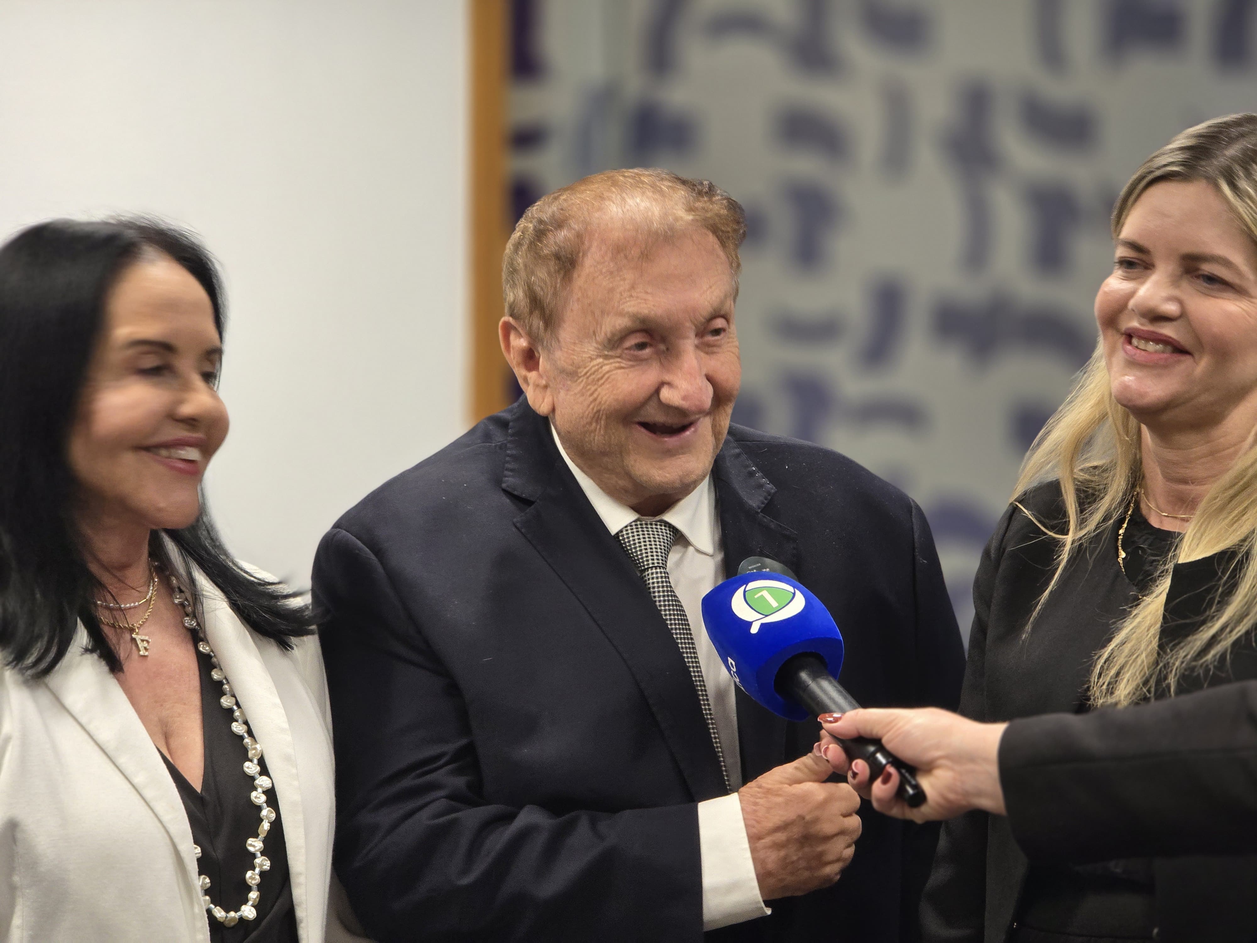 Mão Santa recebe a Medalha Mérito Legislativo de 2024, na Câmara dos Deputados - Foto: Lupa1