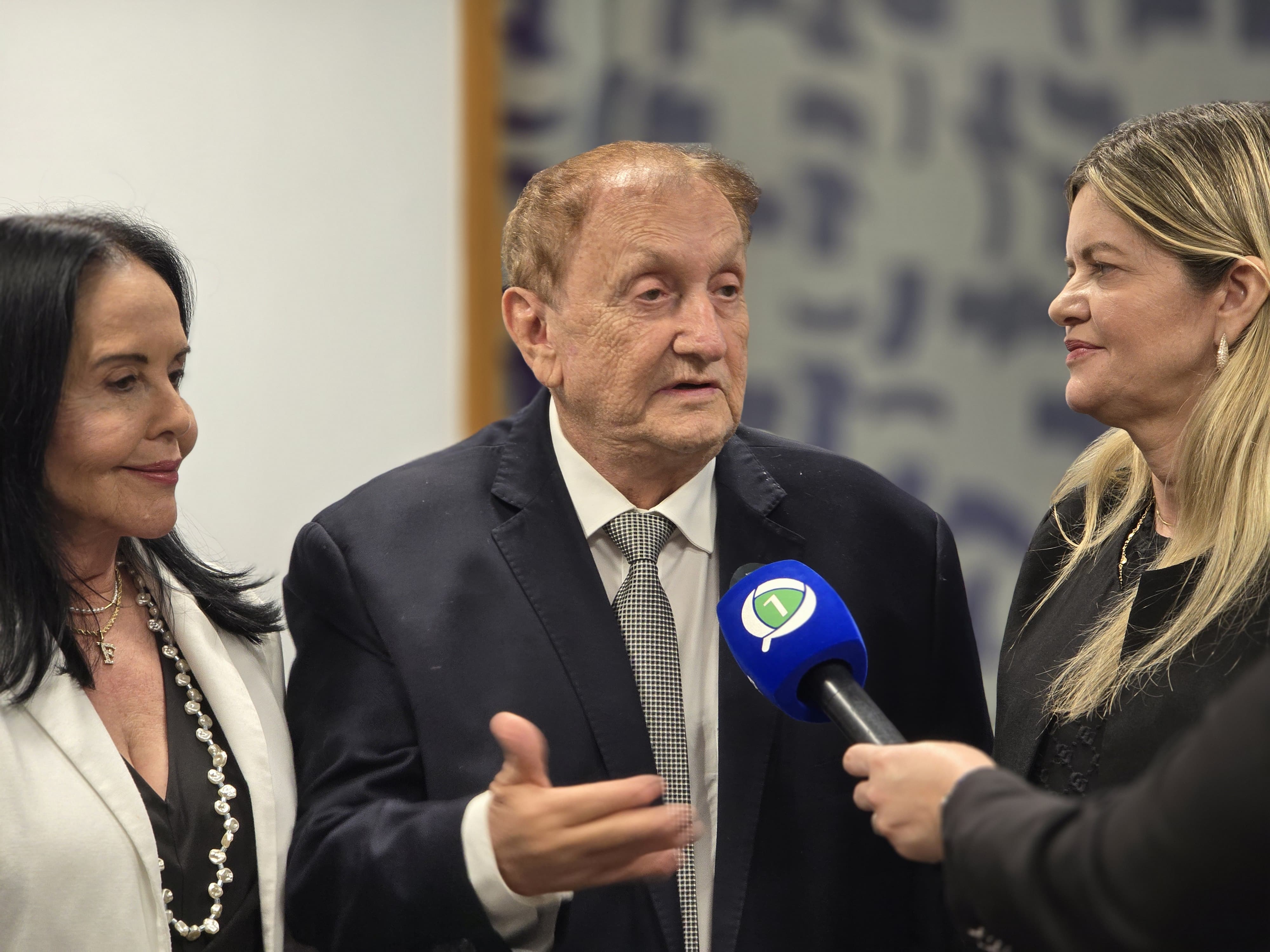 Mão Santa recebe a Medalha Mérito Legislativo de 2024, na Câmara dos Deputados - Foto: Lupa1