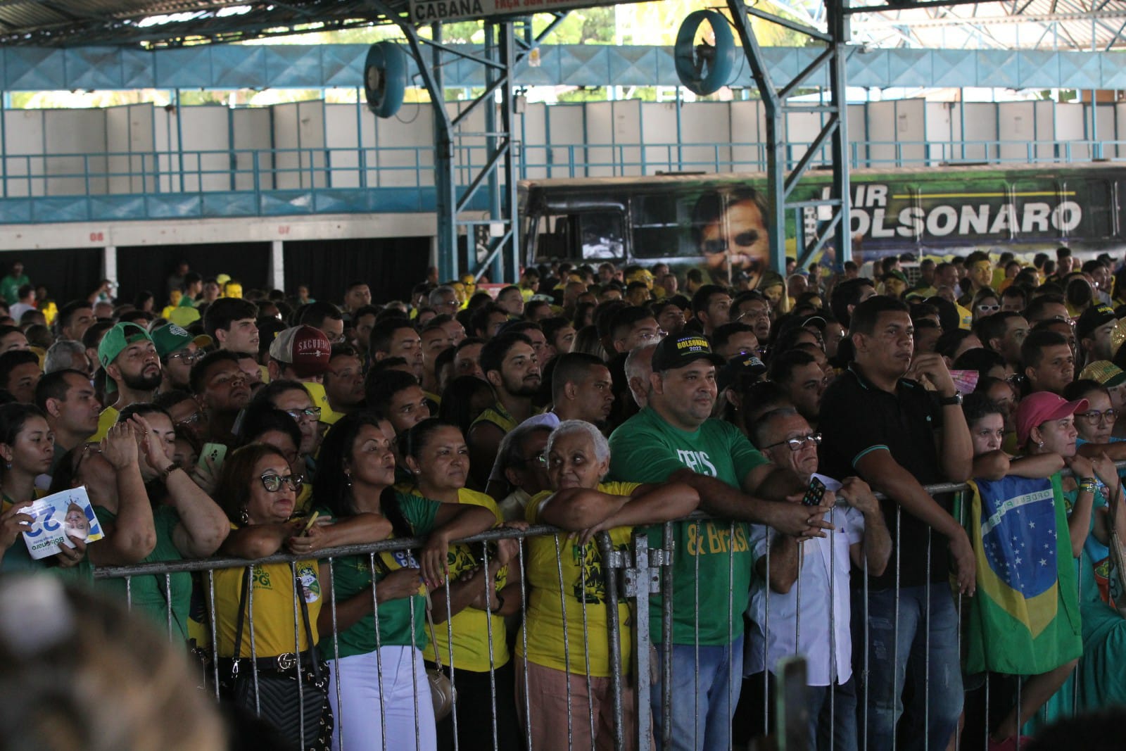 Apoiadores em evento com Jair Bolsonaro em Teresina