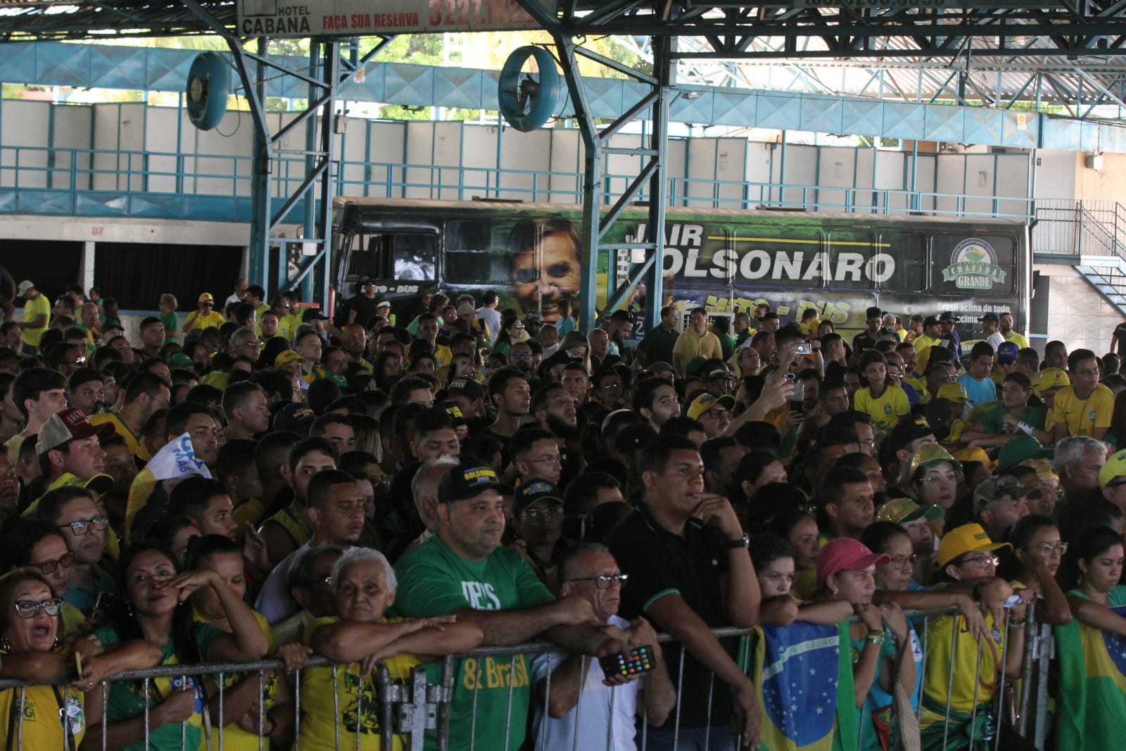 Apoiadores em evento com Jair Bolsonaro em Teresina