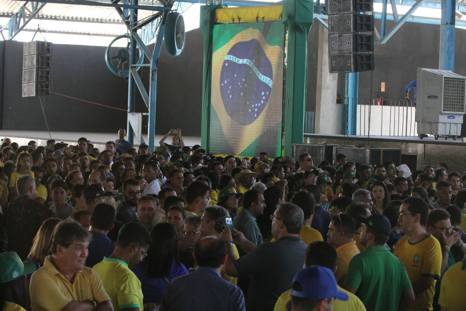 Apoiadores em evento com Jair Bolsonaro em Teresina