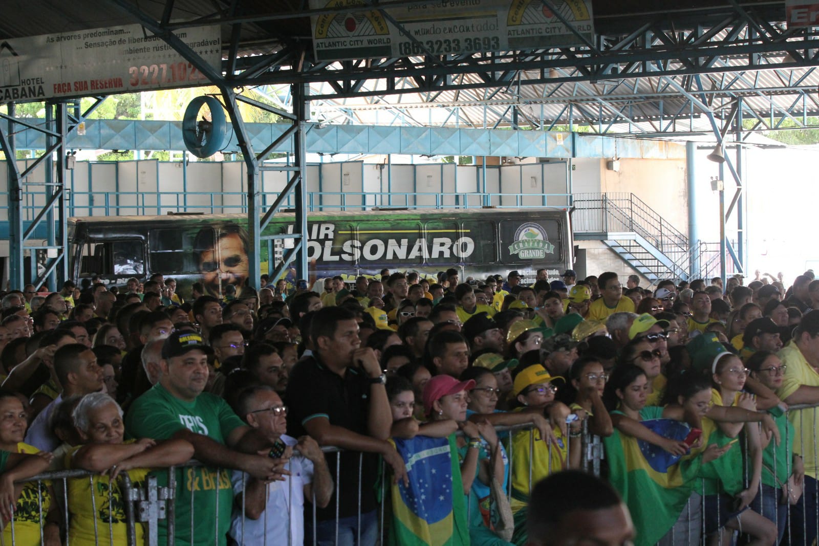 Apoiadores em evento com Jair Bolsonaro em Teresina