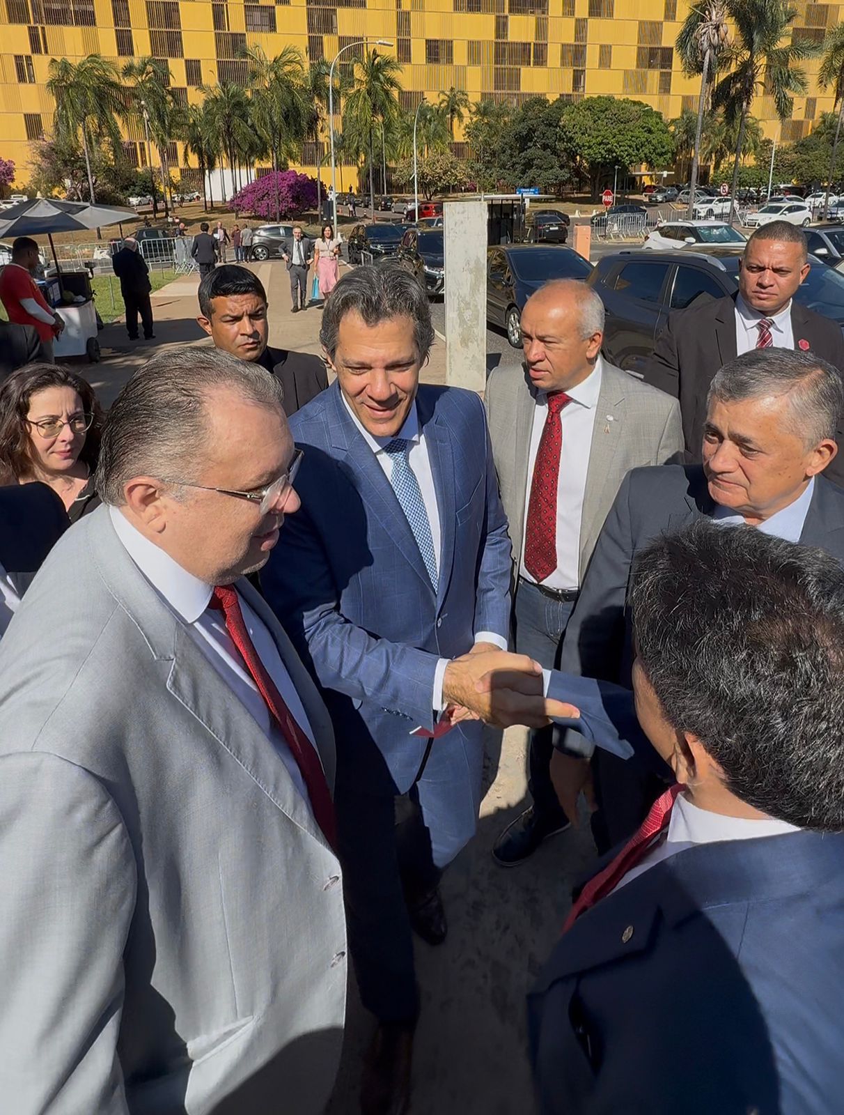 Florentino Neto recepciona ministro Haddad na Câmara em reunião sobre juros e economia