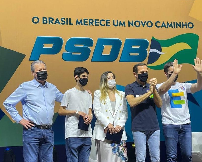 Bárbara Soares recebe homenagem do PSDB a Firmino Filho em Brasília