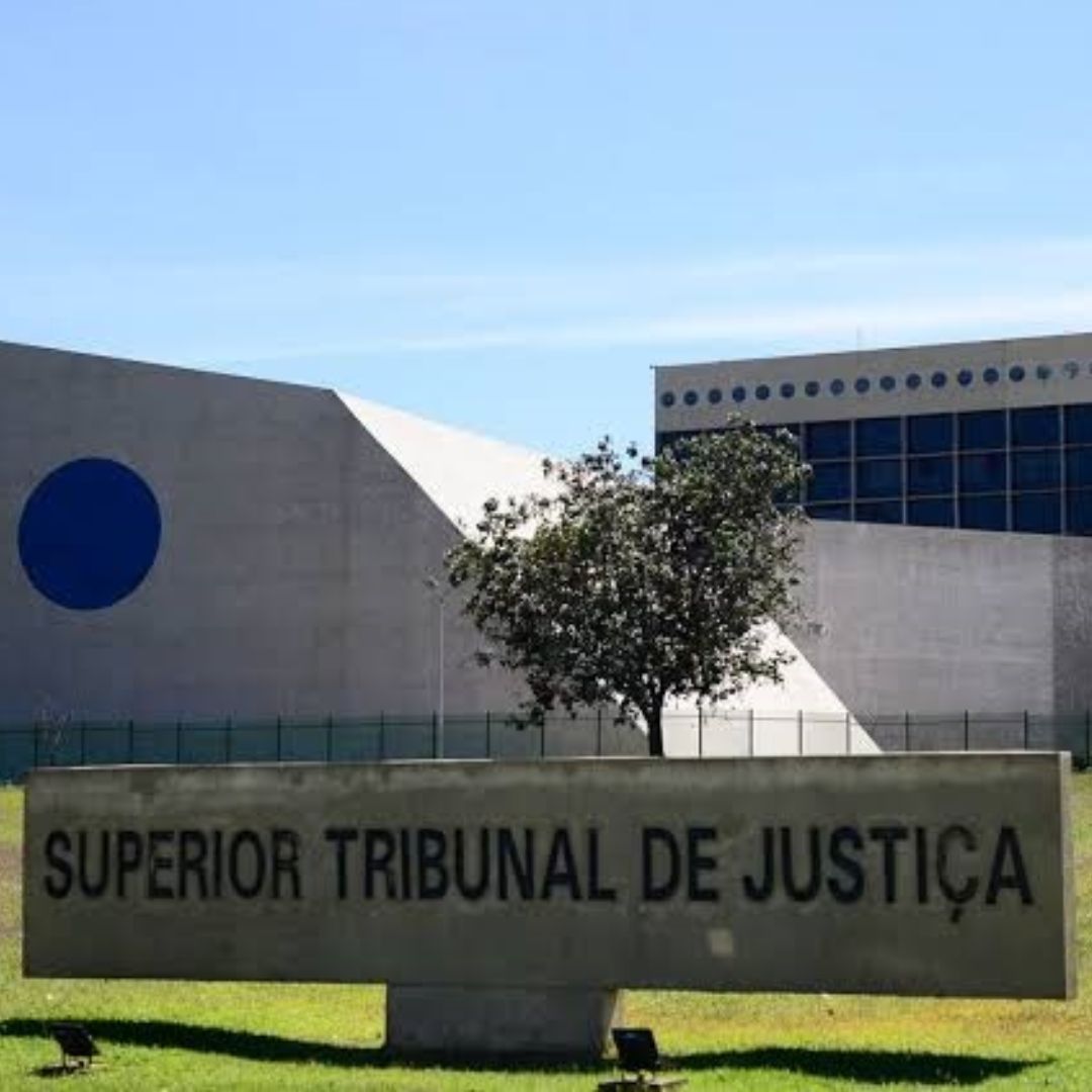 Justiça suspende norma que proíbe uso de cropped no STJ