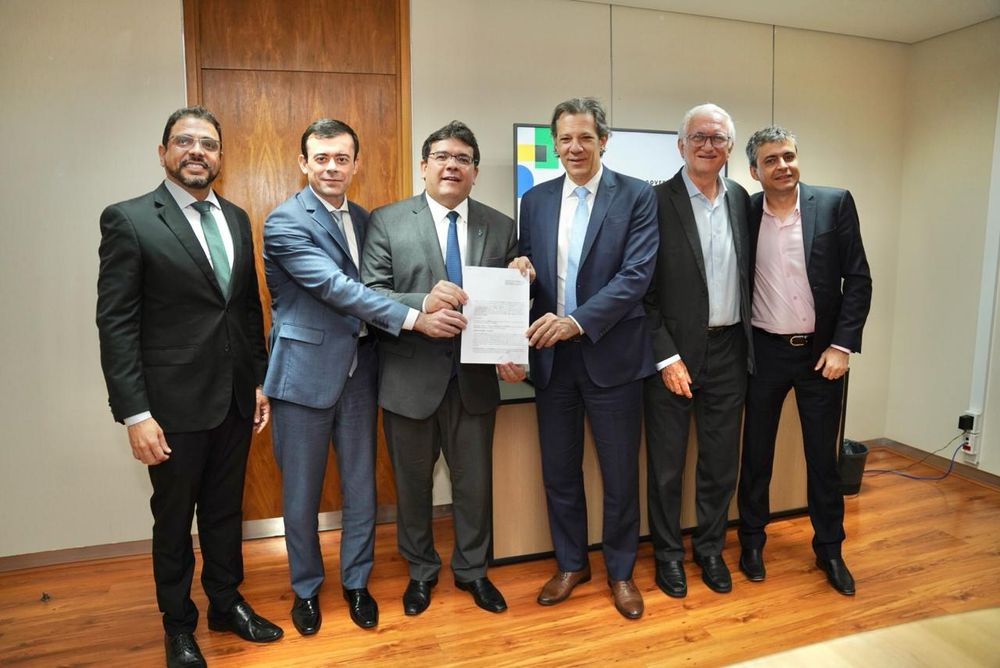 Rafael Fonteles assina contrato de R$ 2 bilhões para investimentos em municípios