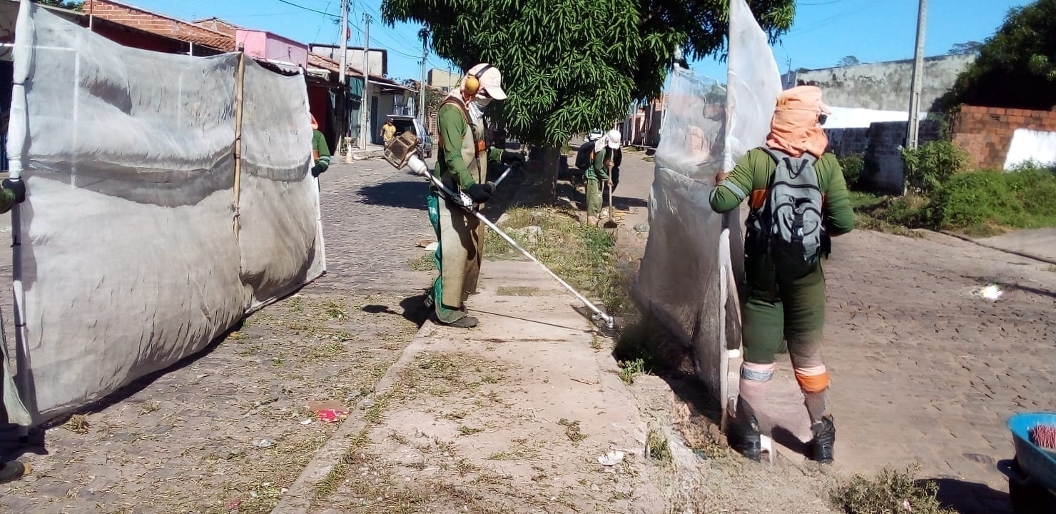 Prefeitura de Teresina executa mutirão de limpeza na zona Sudeste II