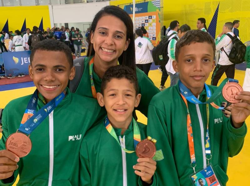 Judô primaverense conquista duas medalhas nos Jogos Escolares Brasileiros  (JEB's) em Brasília - Notícias - Prefeitura Municipal de Primavera do Leste