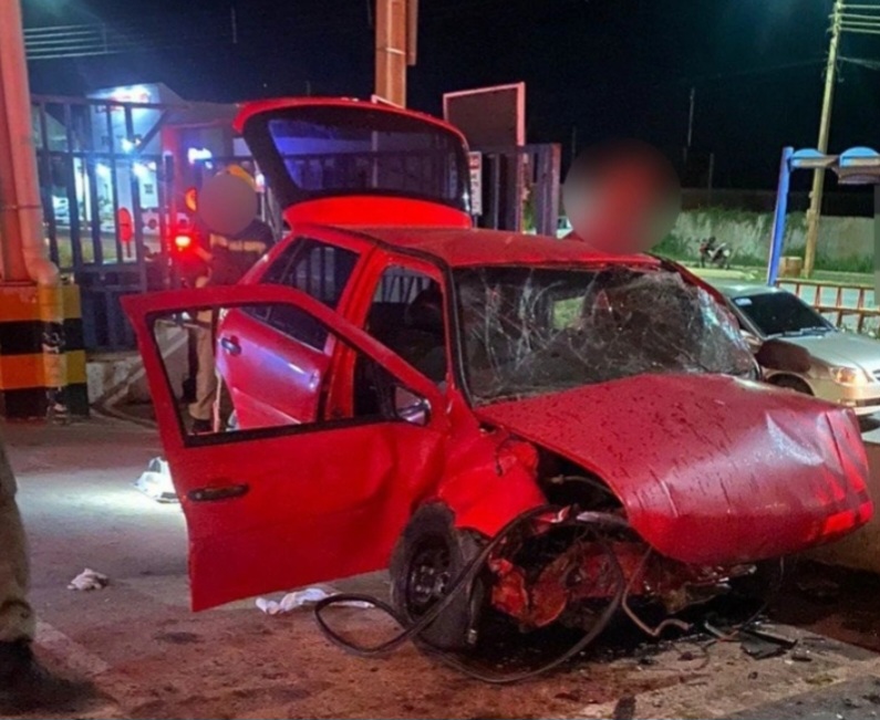 ​Motorista fica gravemente ferido ao colidir com muro de supermercado no Piauí