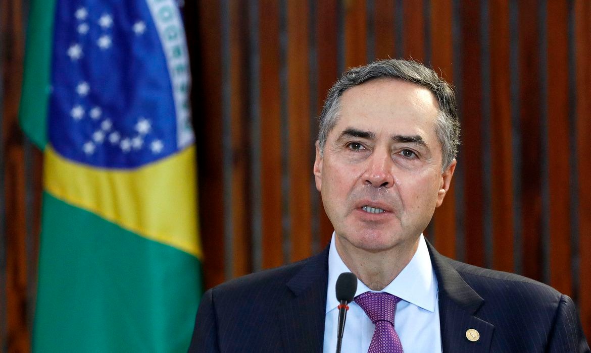 Ex-deputado do Piauí ataca ministro Barroso e o chama de 